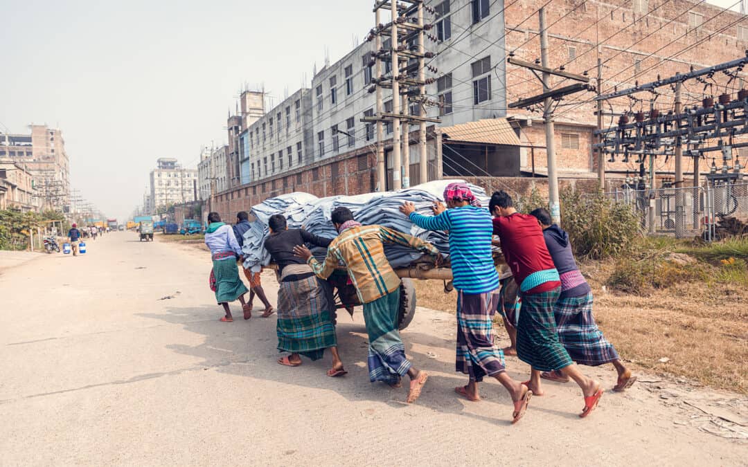 Einladung zum Hintergrundgespräch mit Expert*innen aus Bangladesch und Pakistan zu Arbeitsbedingungen in Leder- und Schuh-Lieferketten