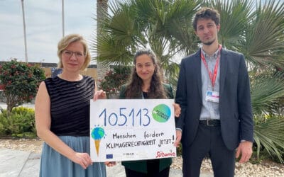 COP27: Über 105.000 Unterschriften für Klimagerechtigkeit. Südwind übergibt Petition an Bundesministerin Gewessler